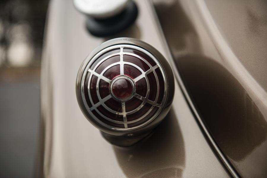 Детали экстерьера Chrysler Imperial Airflow Sedan (C-10) 1936 года  (фото 34 из 38)